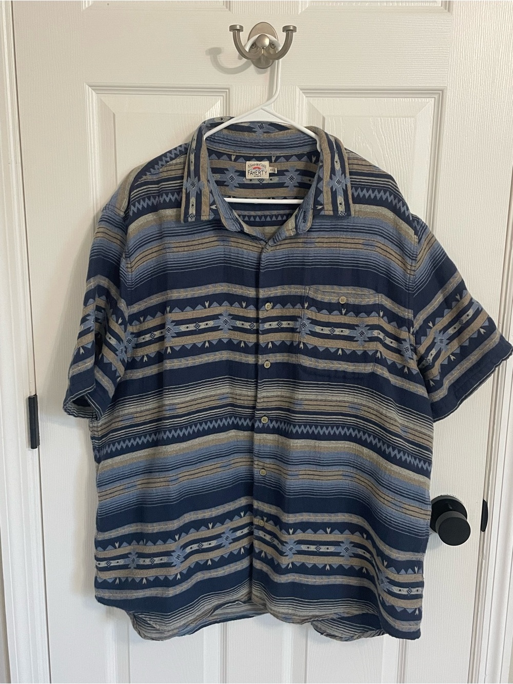 Faherty Short-Sleeve Button-Down Shirt in Navy and Tan Stripe